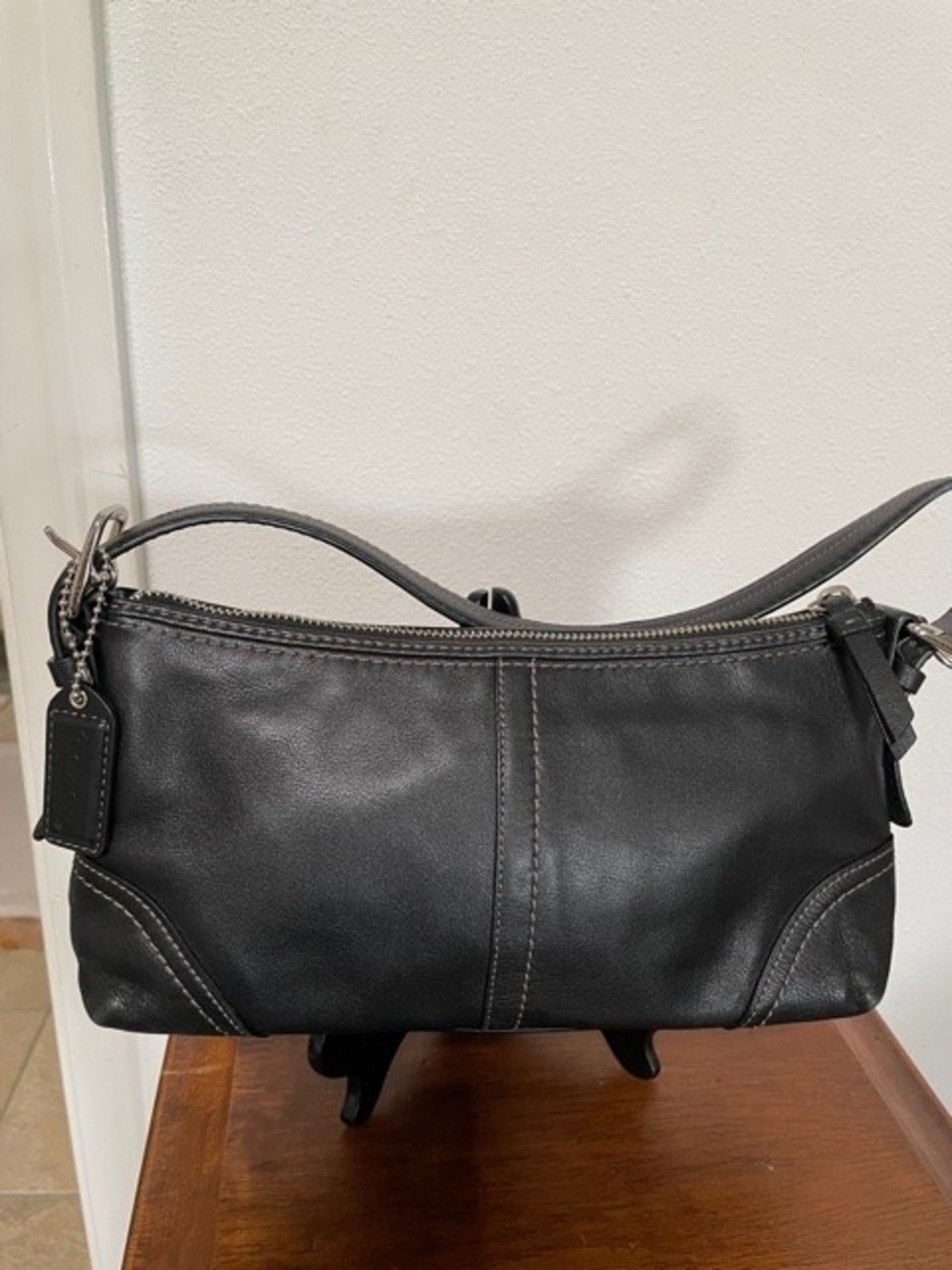 Vintage Coach - Classic Black Leather Shoulder Bag - Picture 2 of 3